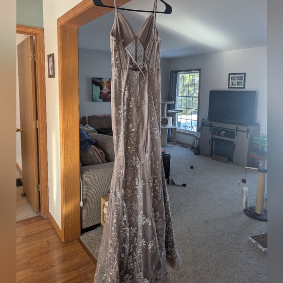 Dear Moon Silver formal dress - Picture 2 of 3